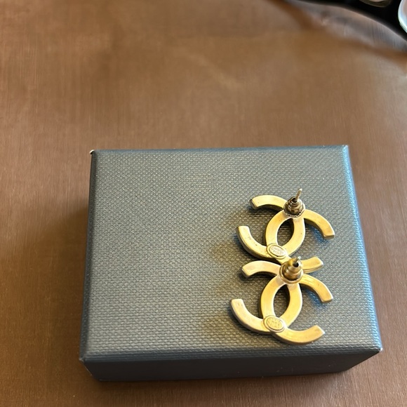 Authentic Chanel Earrings! Real diamonds and gemstones. - Picture 2 of 9